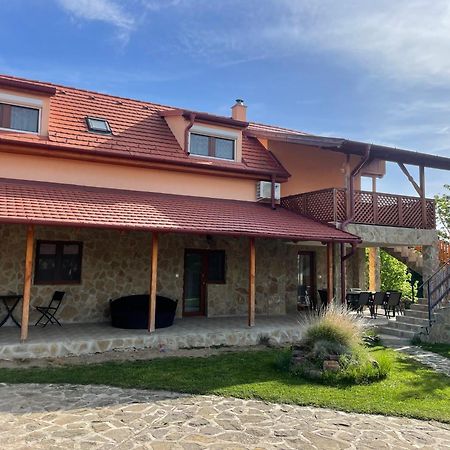 Szoegedi Villa Badacsonytomaj Exterior photo